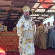 Dumnezeu împrumută mâinile noastre pentru a ajuta pe cei năpăstuiţi, spune PS Timotei Prahoveanul