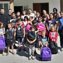 Protoieria Sector 4 Capitală | Rechizite în dar pentru 30 copii, la început de an şcolar