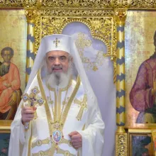 Patriarhul Daniel: Crucea Mântuitorului Hristos reprezintă iubirea lui Dumnezeu arătată oamenilor într-o lume plină de ură și violență
