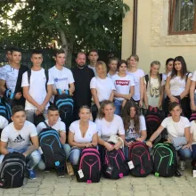 Rechizite pentru 350 elevi din Protoieria Sector 6 | „Să nu uitaţi că Hristos este mereu alături de voi”