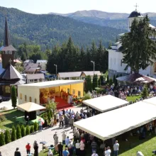 PS Ieronim Sinaitul la hramul Mănăstirii Caraiman: Să păstrăm Sfânta Cruce ca pe un tezaur de mare preț în viața noastră