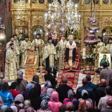 Procesiune închinată Sf. Parascheva la Patriarhie | Noi, cei atât de puţin preocupaţi de cele duhovniceşti, să urmăm virtuţile prin care sfânta a strălucit, îndeamnă PS Timotei