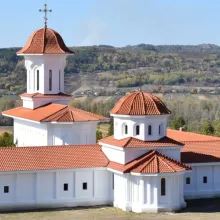 O biserică-simbol în satul natal al Patriarhului Justinian