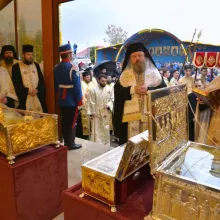 Moaștele Sfinților Dimitrie cel Nou și Nectarie au fost așezate spre închinare în baldachinul din apropierea Catedralei Patriarhale