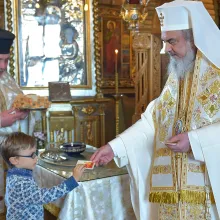 Înaintea lui Dumnezeu contează mai mult bunătatea sufletului decât mulţimea faptelor bune, spune Patriarhul Daniel