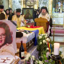 PS Timotei Prahoveanul a oficiat slujba de înmormântare a Stelei Popescu la Mănăstirea Cernica. Sute de persoane s-au rugat pentru sufletul artistei