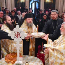 Catedrala Patriarhală | PS Timotei Prahoveanul a oficiat o slujbă de pomenire pentru poetul naţional Mihai Eminescu