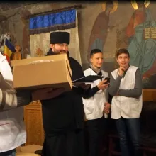 Încălțăminte de iarnă pentru locuitori din Rotari. Produsele au fost oferite de voluntarii Paraclisului Catedralei Naționale