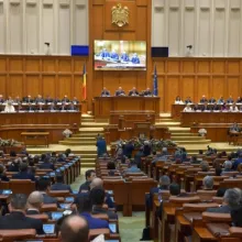Patriarhul Daniel a participat la şedinţa solemnă a Camerelor reunite ale Parlamentului, dedicată aniversării Unirii Basarabiei cu România