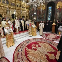 Sfânta Lumină întâmpinată de Patriarhul Daniel: „Este a zecea oară când primim acest mare dar”