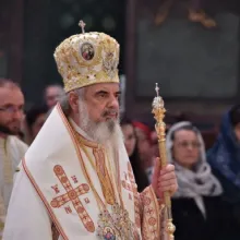 Părintele Patriarh a vorbit la Vecernia din ziua de Paști despre bucurie și pace