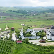 Patriarhul României despre mănăstirea Dumbrava: Unește în chip minunat grija faţă de sănătatea sufletească şi trupească a omului