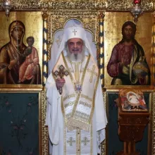 În Duminica tânărului bogat, Patriarhul Daniel a evidenţiat că viaţa veşnică se dobândeşte prin milostenie