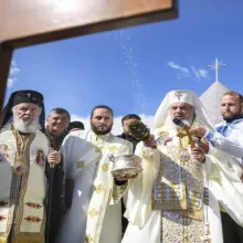 Patriarhul României a sfinţit piatra de temelie a viitoarei biserici de pe platoul Bucegi