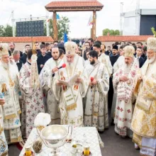 Biserica Voievodală a Mănăstirii Măxineni a fost sfinţită de Patriarhul Daniel