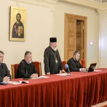 Episcopul vicar Varlaam Ploieșteanul le recomandă clericilor o permanentă pregătire pentru a face față unei societăți tulburate