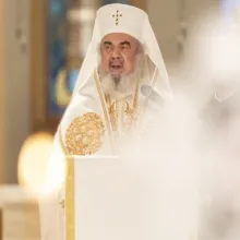 Pomenirea Eroilor Neamului este în acelaşi timp un act de cult şi de cultivare a comuniunii între generaţii – Patriarhul Daniel