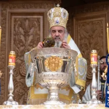 De Bobotează prăznuim și Botezul poporului român, a spus Patriarhul Daniel la Slujba Aghesmei Mari