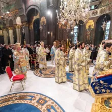 Botezul este o cufundare în harul și iubirea Preasfintei Treimi, spune Patriarhul României