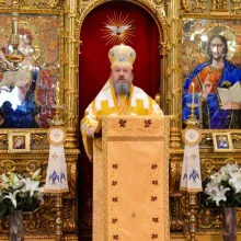 De câte ori cădem sub povara feluritelor Cruci, să ne ridicăm! – Episcopul vicar Timotei Prahoveanul