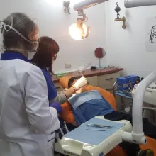 Copiii instituţionalizaţi din Prahova îşi vor putea trata gratuit afecţiunile stomatologice la cabinetele Mănăstirii Turnu