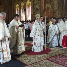 Rugăciuni pentru Patriarhul Nicodim în localitatea natală 