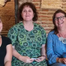 Magda Catone, Costina Cheyrouze, Monica Radu alături de „Mame la Mogoșoaia”