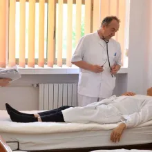 Atitudinea Bisericii față de suferinzi: nu pasivi, ci receptivi, nu spectatori, ci rugători – Patriarhul Daniel