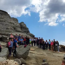 Aproape 30 de tineri din Arhiepiscopia Bucureştilor merg „Pe munte, spre cruce!”