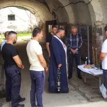 Voluntarii Paraclisului CMN au donat un lumânărar pentru Memorialul Jilava