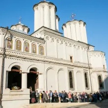 Sute de pelerini pe Dealul Patriarhiei cu o zi înainte de începerea manifestărilor dedicate Sf. Dimitrie
