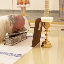 Patriarhul Daniel s-a rugat la moaştele Sfântului Spiridon din Corfu. Racla a plecat spre Iaşi