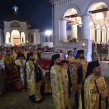 PS Varlaam Ploieşteanul a condus procesiunea de la Catedrala Patriarhală cu veşmântul Sf. Parascheva