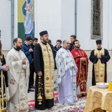 #Colectiv – 4 ani. Preoţii s-au rugat la Biserica Broşteni pentru victimele tragediei