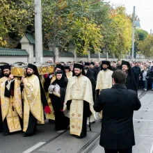 Pelerinii au umplut străzile capitalei: Procesiunea Sfinților Dimitrie, Dionisie și Filofteia