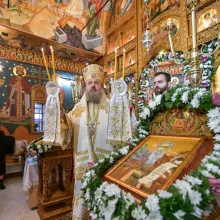 Hram la singura biserică din Bucureşti ocrotită de Sf. Antonie de la Iezerul Vâlcii. PS Timotei despre râvna și lacrimile cuviosului