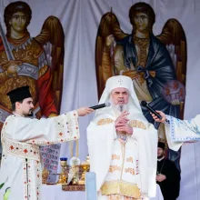 Patriarhul Daniel: Puterile îngerești sunt icoane ale sfințeniei, dreptății și bunătății lui Dumnezeu