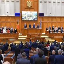 Patriarhul Daniel a participat la şedinţa solemnă a Parlamentului dedicată Zilei Naţionale a României