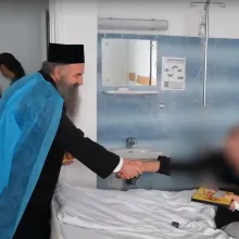 Arhim. Ciprian Grădinaru şi voluntarii CMN au oferit daruri pentru 370 de pacienți de la IOB și Fundeni