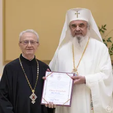 Arhid. Jean Lupu a primit Crucea Patriarhală pentru clerici: Un misionar consacrat prin muzică