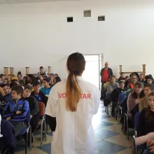 Noţiuni de „Prevenţie şi educaţie pentru sănătate” prezentate de voluntarii CMN elevilor din Gruiu