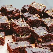 Studenții bucureșteni încep „Luna pentru Viață” cu un târg de prăjituri la Biserica din Campusul Politehnicii