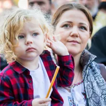 Femeia creștină – binecuvântare pentru familie și Biserică. 8 citate ale Patriarhului Daniel
