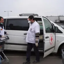 Voluntarii Paraclisului Catedralei Naționale continuă să ajute spitalele și persoanele vulnerabile din Capitală