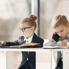 4.470 de copii au primit tablete | Biserica Ortodoxă Română susține permanent educația copiilor și a tinerilor