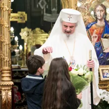 Patriarhul subliniază importanţa familiei în timpul pandemiei: Un mediu natural de creştere şi de formare a copiilor pentru viaţă