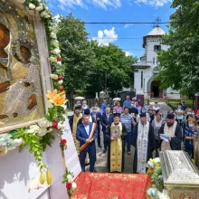 Moment istoric: Moaștele Mitropolitului Grigorie Dascălu au fost scoase pentru prima dată în procesiune