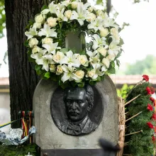 Poetul naţional Mihai Eminescu a fost comemorat la mormântul său de la cimitirul Bellu