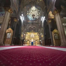 Patriarhia Română a primit cu bucurie decizia de a permite oficierea slujbelor religioase în interiorul bisericilor