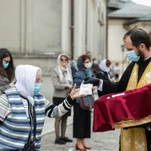 Filantropia bisericească s-a născut din Evanghelie şi Liturghie, spune Patriarhul Daniel